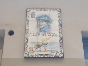 Placa cerámica que recuerda la casa en la que nació Joaquín Sorolla